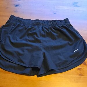 Nike Black Athletic Shorts Moisture-Wicking Design
